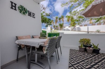 Fully renovated  ground ffloor apartment in private gated complex