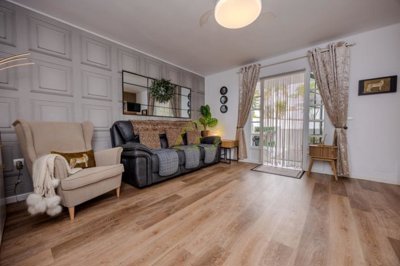 Fully renovated  ground ffloor apartment in private gated complex