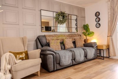 Fully renovated  ground ffloor apartment in private gated complex