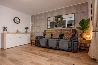 Fully renovated  ground ffloor apartment in private gated complex