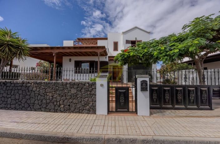 Image No.1-4 Bed Villa for sale