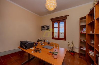 Beautiful 4 bedroom family home with sea views in Tahiche