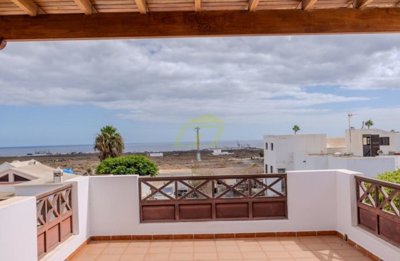 Beautiful 4 bedroom family home with sea views in Tahiche