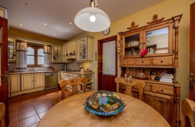 Beautiful 4 bedroom family home with sea views in Tahiche