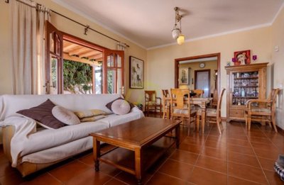 Beautiful 4 bedroom family home with sea views in Tahiche