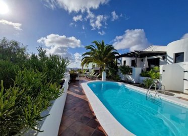 Wonderful detached villa with garden in the heart of Nazaret