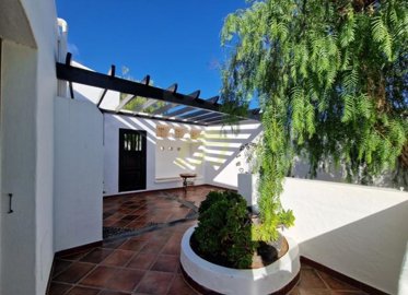 Wonderful detached villa with garden in the heart of Nazaret