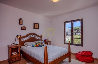 3 Bedroom villa with 2 Bedroom apartment and private pool in Teguise