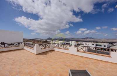 3 Bedroom villa with 2 Bedroom apartment and private pool in Teguise