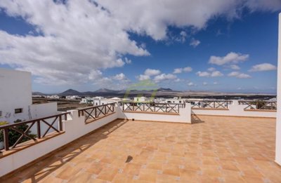 3 Bedroom villa with 2 Bedroom apartment and private pool in Teguise