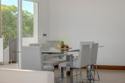 Luxurious property with sea views close to the Marina