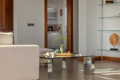 Luxurious property with sea views close to the Marina