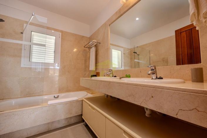 Image No.24-5 Bed Villa for sale