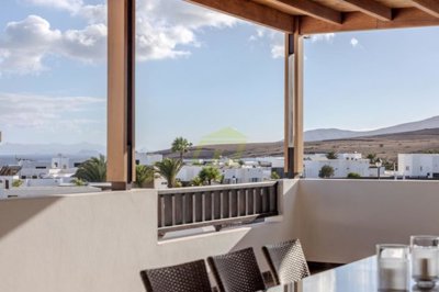 Luxurious property with sea views close to the Marina