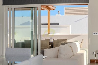 Luxurious property with sea views close to the Marina