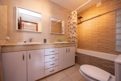 Must seen stylish villa with heated pool, large garage, private parking and sunny terraces