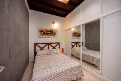 Must seen stylish villa with heated pool, large garage, private parking and sunny terraces