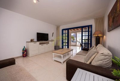 Must seen stylish villa with heated pool, large garage, private parking and sunny terraces