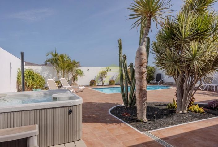 Image No.2-3 Bed Villa for sale