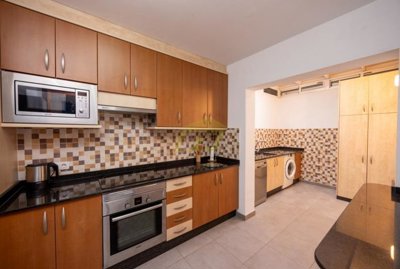 Must seen stylish villa with heated pool, large garage, private parking and sunny terraces