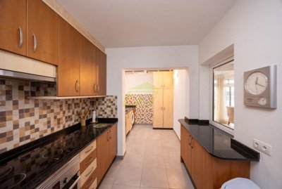 Must seen stylish villa with heated pool, large garage, private parking and sunny terraces