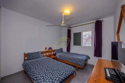 Beautiful 2 bedroom apartment with communal pools in great location
