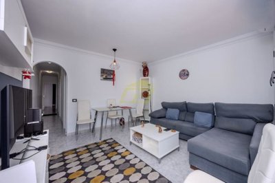 Contemporary  ground floor apartment with a large terrace