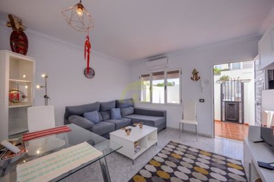 Contemporary  ground floor apartment with a large terrace