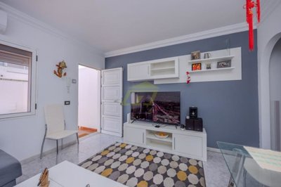 Contemporary  ground floor apartment with a large terrace