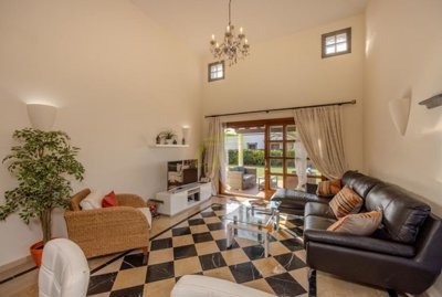 Charming 2 bedroom home with mature gardens and pool in Playa Blanca