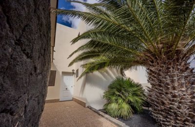 3 bedroom, 2 bathroom duplex in Costa Teguise