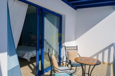 Triplex on the front line in the exclusive resort of Puerto Calero
