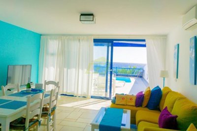 Triplex on the front line in the exclusive resort of Puerto Calero