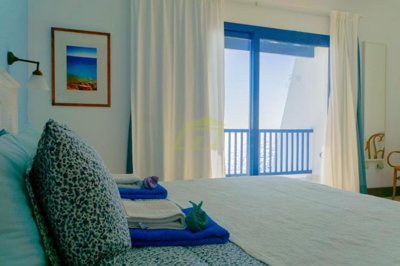 Triplex on the front line in the exclusive resort of Puerto Calero