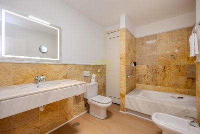 Well presented 2 bedroom bungalow with mountain views in Playa Blanca