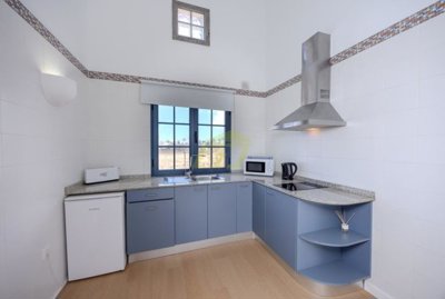 Well presented 2 bedroom bungalow with mountain views in Playa Blanca