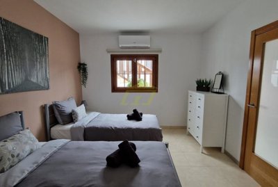 Must see villa with heated private pool and corner plot a few minutes away from Playa Flamingo.