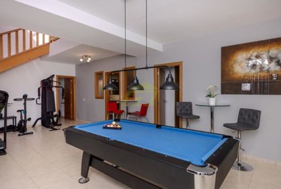 Must see villa with heated private pool and corner plot a few minutes away from Playa Flamingo.