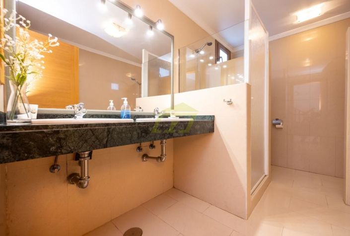 Image No.17-5 Bed Villa for sale