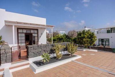 2 bedroom 1 bathroom bungalow with pool  in Puerto Calero