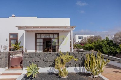 2 bedroom 1 bathroom bungalow with pool  in Puerto Calero