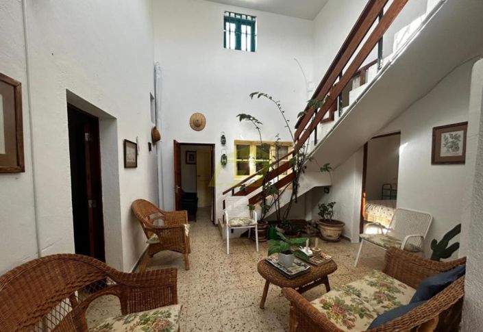 Image No.3-5 Bed Villa for sale