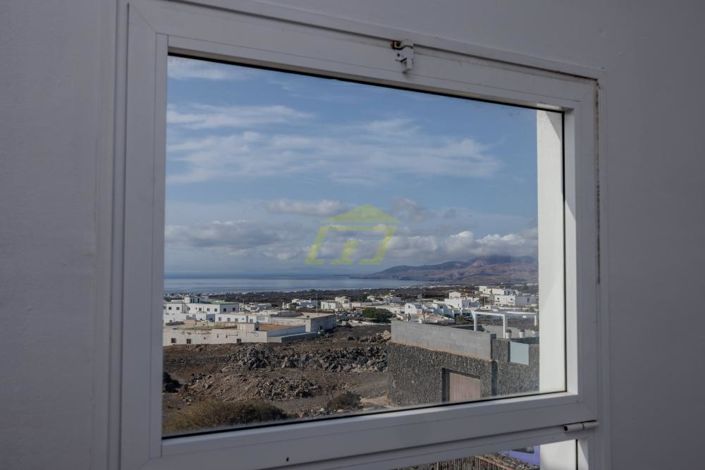 Image No.10-3 Bed Villa for sale