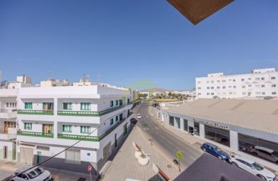 Great city 2 bedroom 1 bathroom apartment with upper balcony in Arrecife