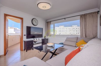Great city 2 bedroom 1 bathroom apartment with upper balcony in Arrecife