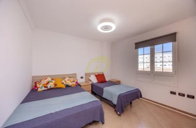 Great city 2 bedroom 1 bathroom apartment with upper balcony in Arrecife