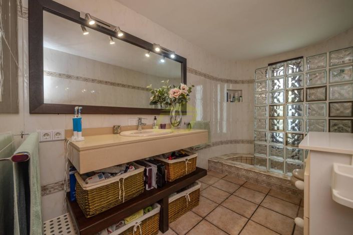 Image No.12-3 Bed Villa for sale