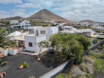 Detached 3 Bedroom Villa in Tias with Sea Views