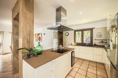 Detached 3 Bedroom Villa in Tias with Sea Views