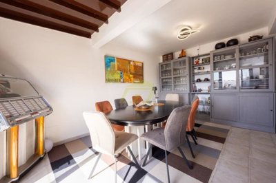 Stylish 3-Bedroom Villa Just 5 Minutes from Playa de La Concha
